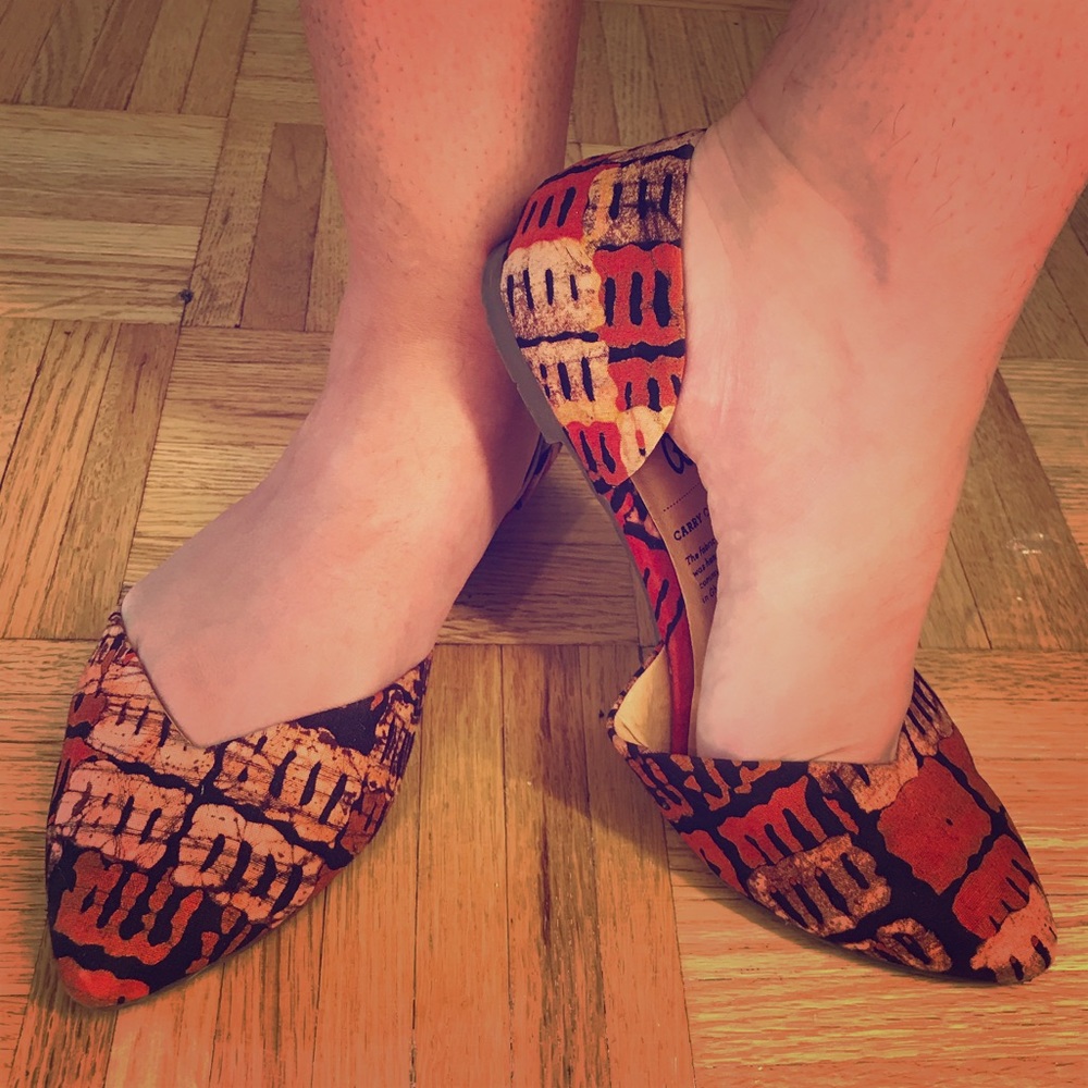 Bc + Della multi colored flats